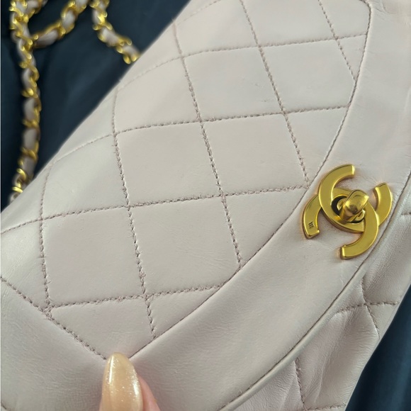 Vintage Pink Chanel Diana - Picture 2 of 13